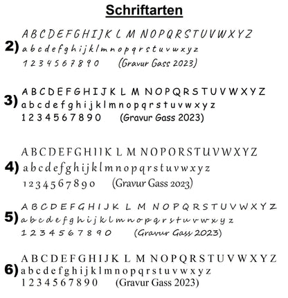 Schriftarten zur Auswahl für Gravur Armband von HUA MUA, personalisierte Initialen und Koordinaten.