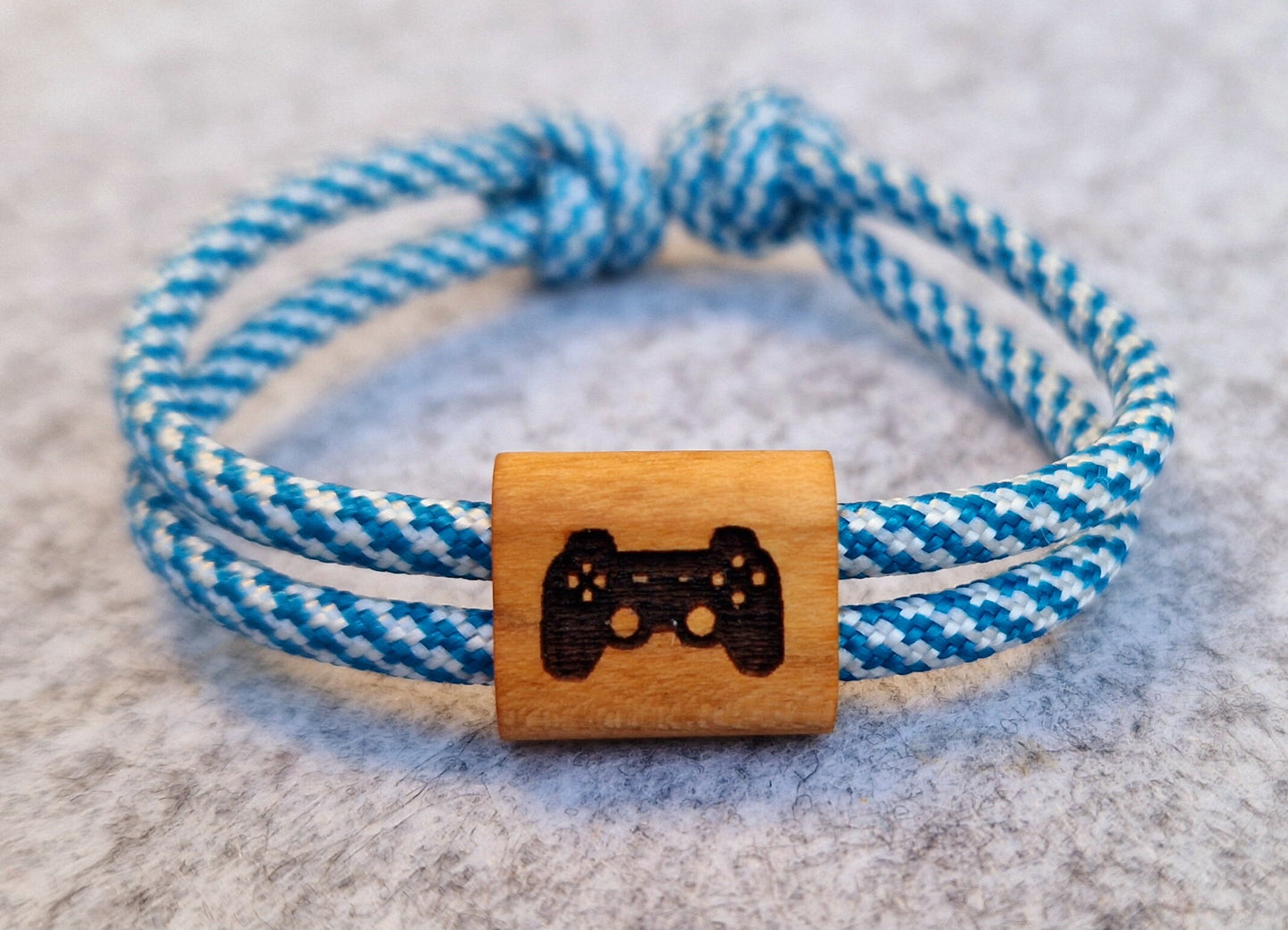 Gravur Holz Armband , Controller, Surfer Armband, personalisiertes Armband, Holz, Armband graviert, Gaming